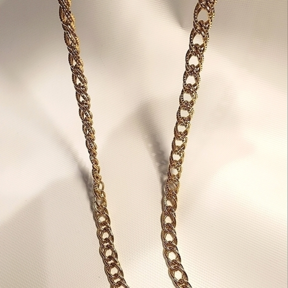 Vintage Gold Colored Necklace‎